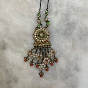 Necklace with flower detail